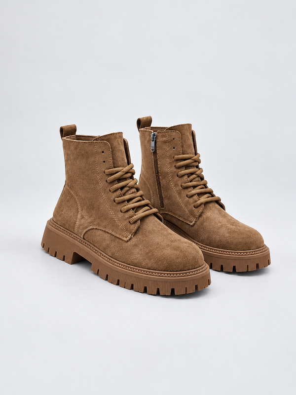 Bottines Montantes Suédine à Semelle Crantée – Style Urbain